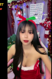 คลิปสาวไลฟ์สดในงานปาร์ตี้ใส่ชุดซานต้าโชว์นม
